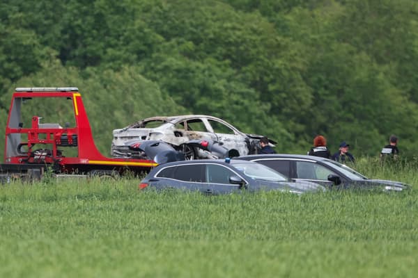 L'une des voitures utilisées par les assaillants lors de l'attaque du convoi pénitentiaire le 14 mai 2024 retrouvées brûlées à Gauville-la-Campagne, dans l'Eure L'une des voitures utilisées par les assaillants lors de l'attaque du convoi pénitentiaire le 14 mai 2024 retrouvées brûlées à Gauville-la-Campagne, dans l'Eure