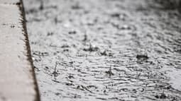De l'eau sur une route lors d'un orage à Paris, le 30 mai 2024.