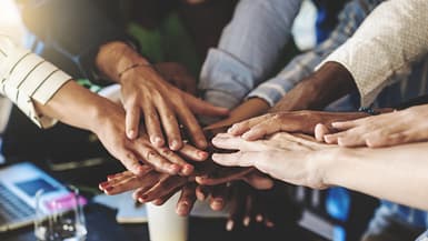 Le management éthique a toujours pour but d’engager des démarches vertueuses sur le plan du bien-être, de l’intégrité, de la sécurité, de la transparence… sans négliger l’impact économique pour l’entreprise.