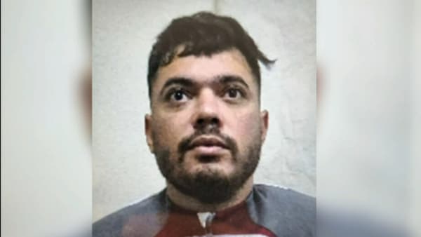 Mohamed Amra, l'homme évadé le 14 mai 2024 lors de l'attaque meurtrière d'un fourgon pénitentiaire dans l'Eure. Mohamed Amra, l'homme évadé le 14 mai 2024 lors de l'attaque meurtrière d'un fourgon pénitentiaire dans l'Eure.
