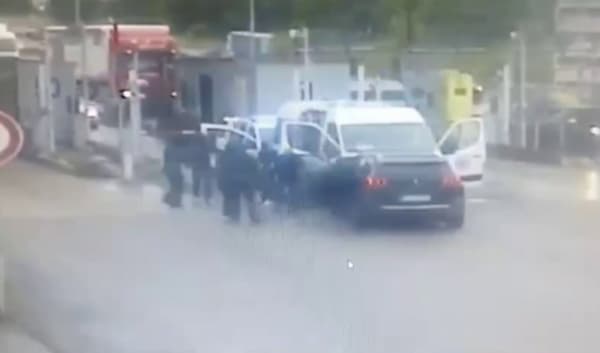 Un fourgon pénitentiaire attaqué le 14 mai 2024 au péage d'Incarville dans l'Eure Un fourgon pénitentiaire attaqué le 14 mai 2024 au péage d'Incarville dans l'Eure